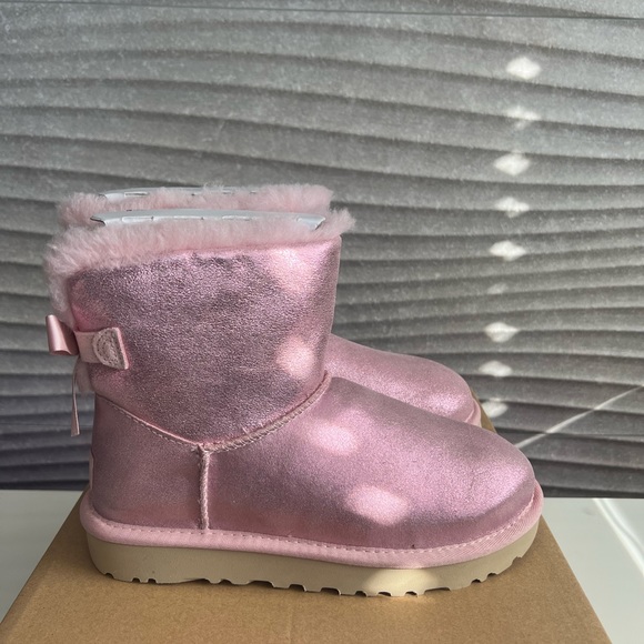 Bailey Bow Glisten Size 6 UGG Women's Boots Mini Ugg NIB Australia MINI BAILEY - Picture 1 of 7